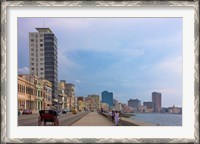 Framed Malecon street along the waterfront, Havana, UNESCO World Heritage site, Cuba