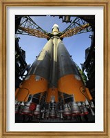 Framed Soyuz TMA-13 Spacecraft Arrives at the Launch Pad