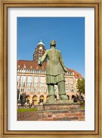 Framed Trummerfrauen Statue