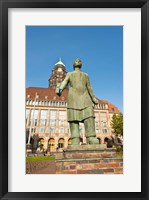 Framed Trummerfrauen Statue