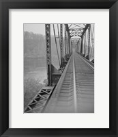 Framed VIEW NORTHEAST SHOWING CONNECTION OF VERTICALS AND BOTTOM CHORD, WEST SPAN. - Joshua Falls Bridge, Spanning James River at CSX R