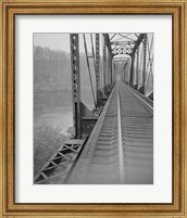 Framed VIEW NORTHEAST SHOWING CONNECTION OF VERTICALS AND BOTTOM CHORD, WEST SPAN. - Joshua Falls Bridge, Spanning James River at CSX R