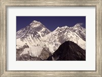 Framed Mt. Everest seen from Gokyo Valley, Sagarnatha National Park, Nepal.