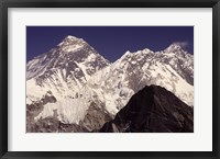 Framed Mt. Everest seen from Gokyo Valley, Sagarnatha National Park, Nepal.