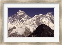 Framed Mt. Everest seen from Gokyo Valley, Sagarnatha National Park, Nepal.